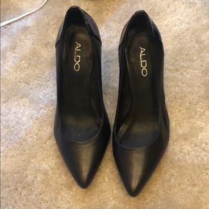 Aldo black pointy wedge shoe